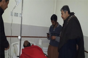 رکن بلوچستان اسمبلی آغا رضا کا اسپتال کادورہ زخمی زائرین کی عیادت