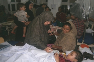 پشاور:ایم ڈبلیوایم لیڈیز ونگ کی لیڈی ریڈنگ اسپتال میں سانحہ چرچ کے زخمیوں کی عیادت