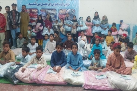 المجلس ڈیزاسٹر اینڈ مینجمنٹ سیل کراچی کی جانب سے کراچی کے مدرسہ العباسؑ کے بچوں میں اعلی کوالٹی کے کمبلوں کی تقسیم