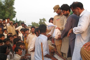 ناصر عباس شیرازی کا سیلاب متاثرہ علاقوں کا دورہ ،سیلاب زدگان میں امداد کی تقسیم
