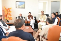 ایم ڈبلیوایم رہنما و رکن جی بی کونسل شیخ احمد علی نوری کی وفد کے ہمراہ وفاقی مشیر امور کشمیر و گلگت بلتستان قمر زمان کائرہ سے ملاقات