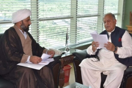 علامہ مقصودڈومکی کا وفاقی وزیر انسانی حقوق ریاض پیرزادہ سے قومی اسمبلی میں عزاداروں پر مظالم کے خلاف آواز بلند کرنے پر اظہار تشکر